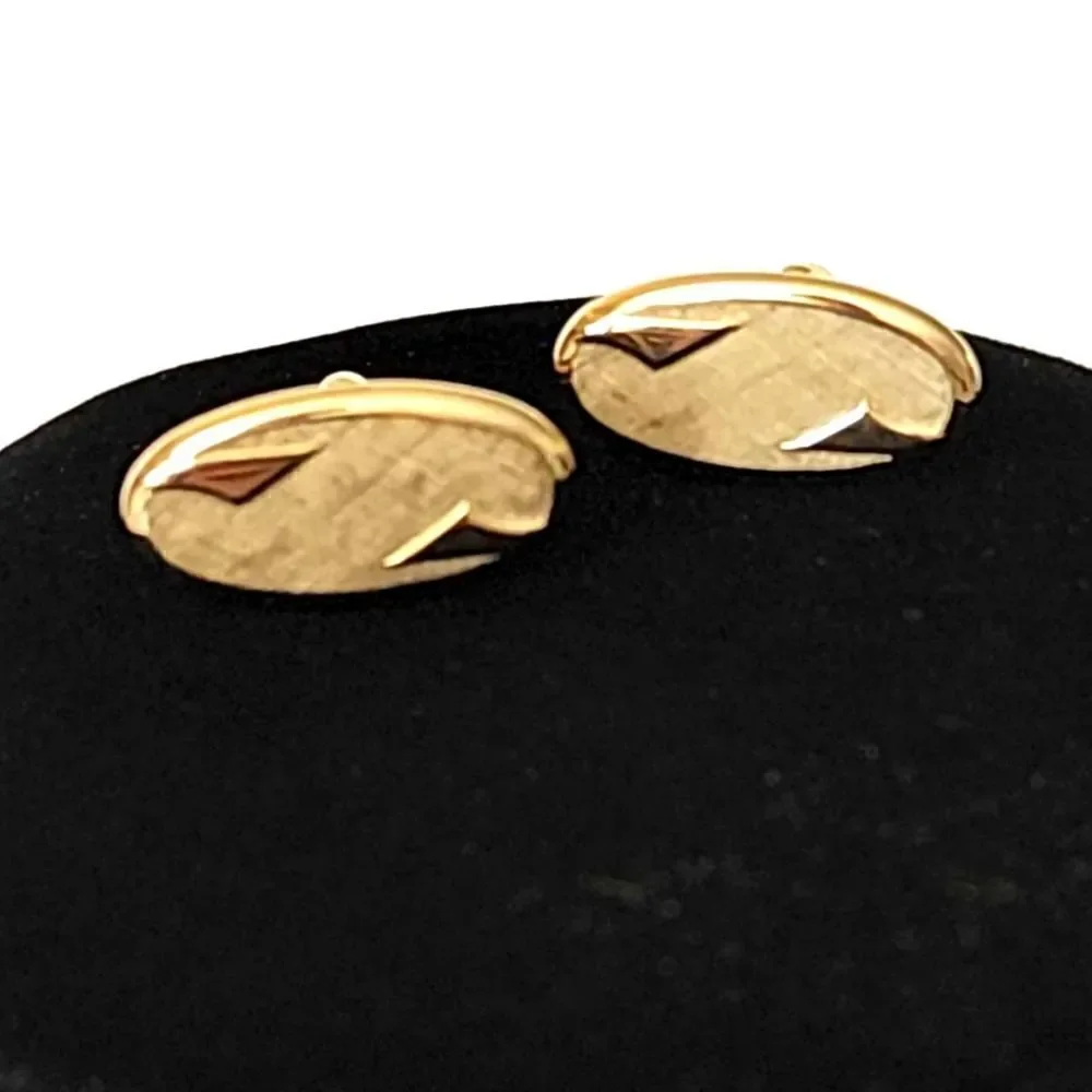 VINTAGE SWANK gold cufflinks
